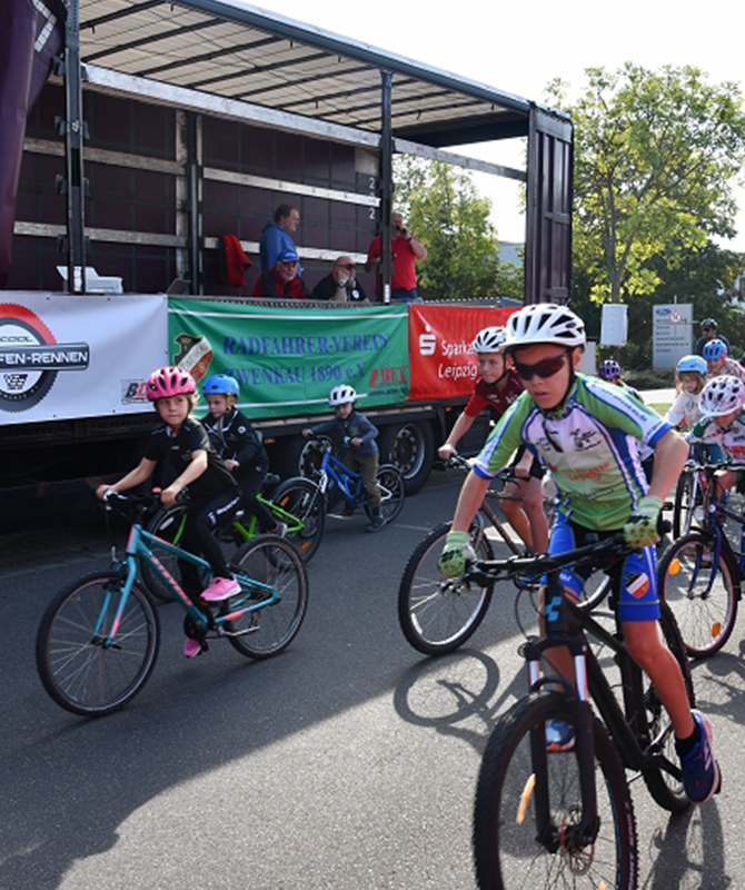 Bild Kind auf Fahrrad